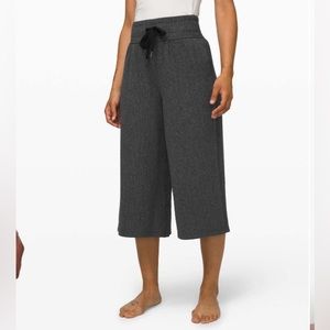 Lululemon Retreat Yourself Crop wide leg pants size 4 high rise